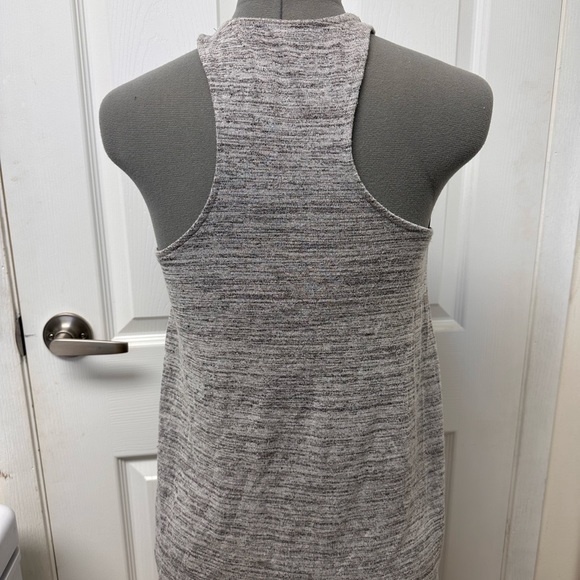 Gray tank top - Picture 3 of 4